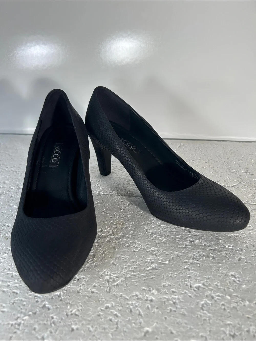 Ecco SZ38 7.5US Black Suede Embossed Leather Heels Classic Office Dressy Old $